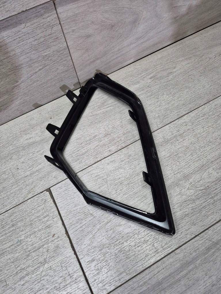 16338. bmw x5 g05 молдинг решётка бампер левое  перед 8085621 с Разборки