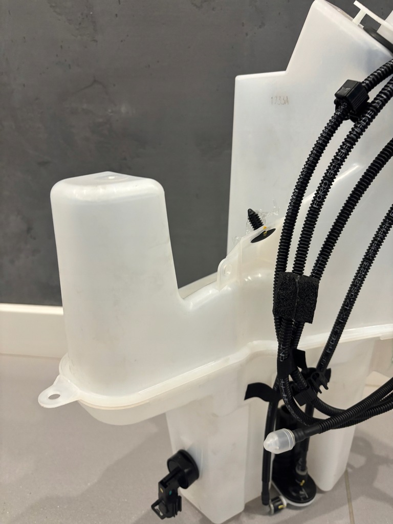 фото №9, Ford mustang mach-e 21r. бак жидкость омывателя оригинал