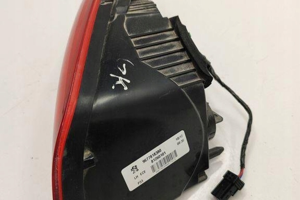 фото №8, Левая лампа крышки багажника peugeot 308 ii 9677818380 1.56l дизель 2015