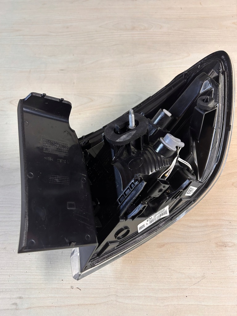 Clio v lift лампа лівий задній Доставка