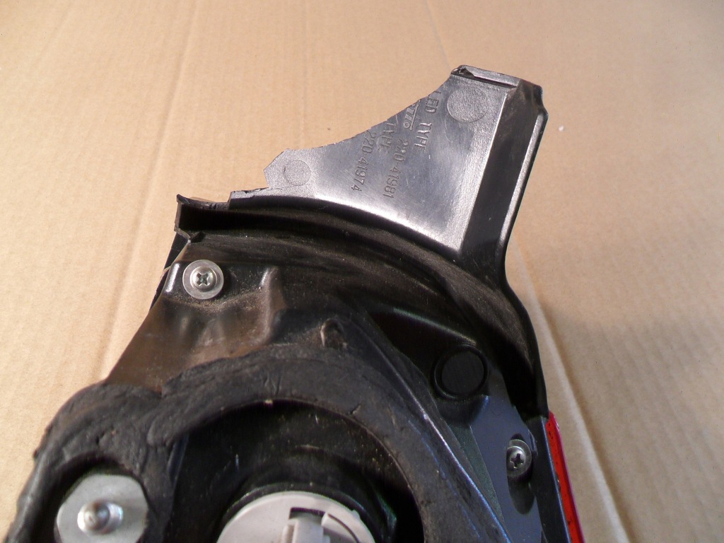 фото №14, Mazda 3 лампа задня права w крила 220-41981