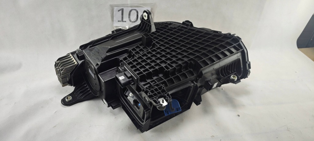 Купить Mercedes eqs suw 296 x296 a2969062602 digital light full led лампа правая