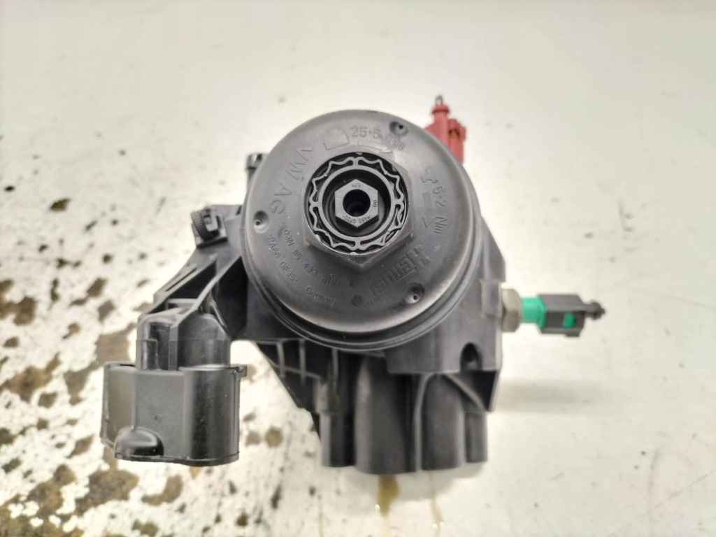 Корпус фільтра оливи 2.0 tdi vw volkswagen passat viii 2014- b8 Зі Шроту