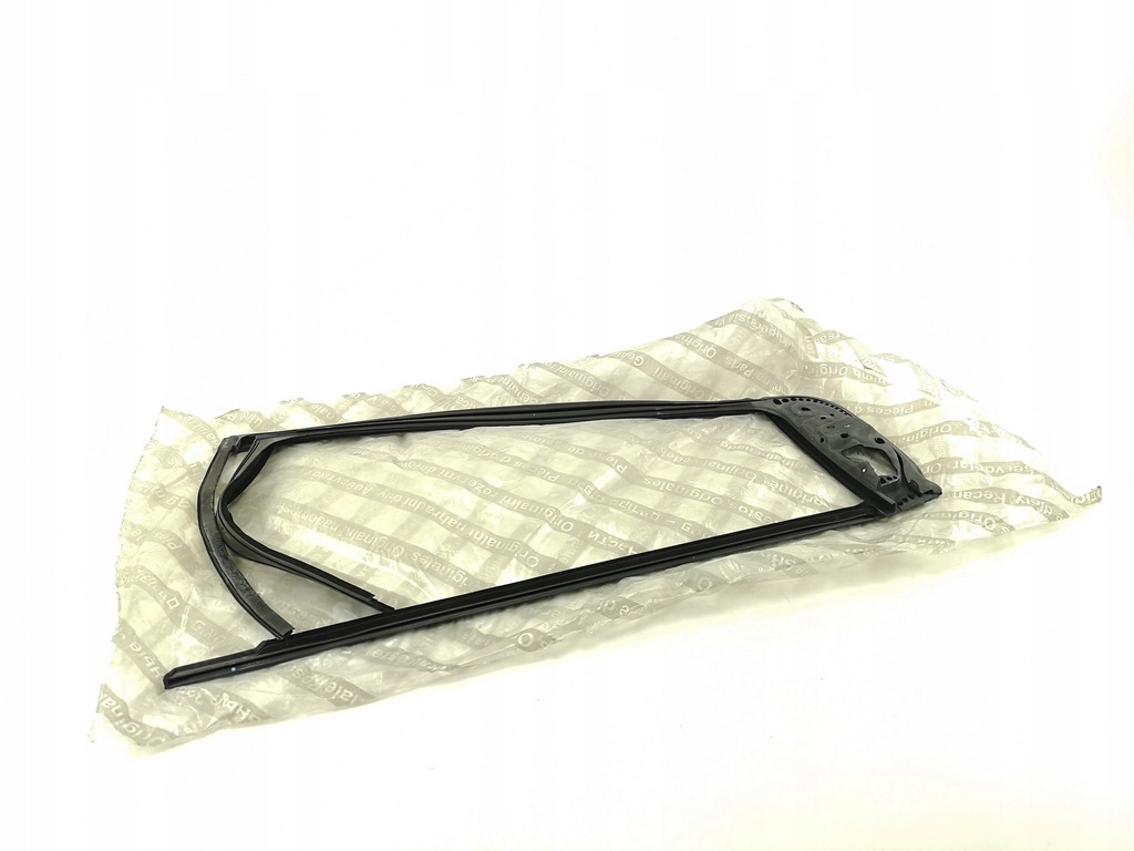 фото №1, Рамка скло правий задня alfa romeo 147 2000-2010