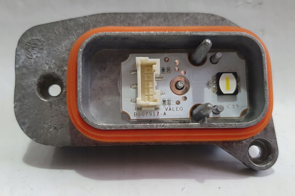 фото №1, Bmw i3 i01 модуль led drl денні сторона права правий 90034376 оригінальний номер