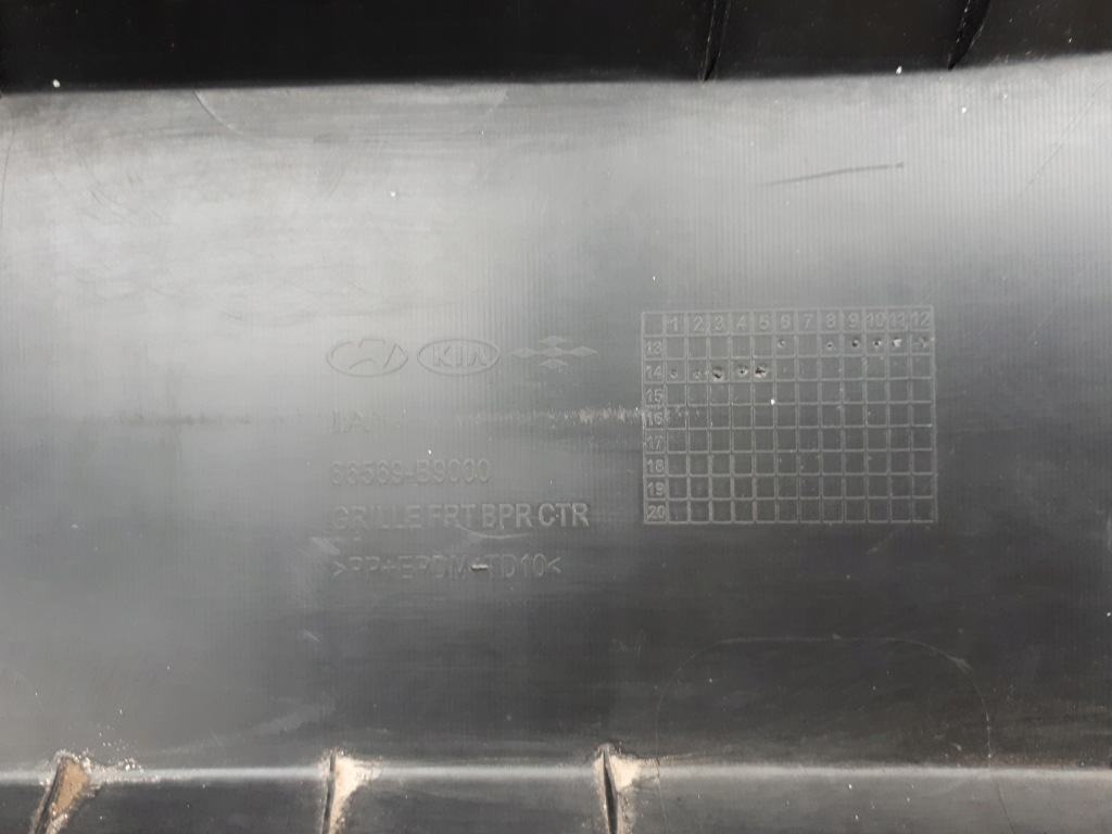 Hyundai i10 2014-2017 14-17 решітка  решітка середня бампера Ціна