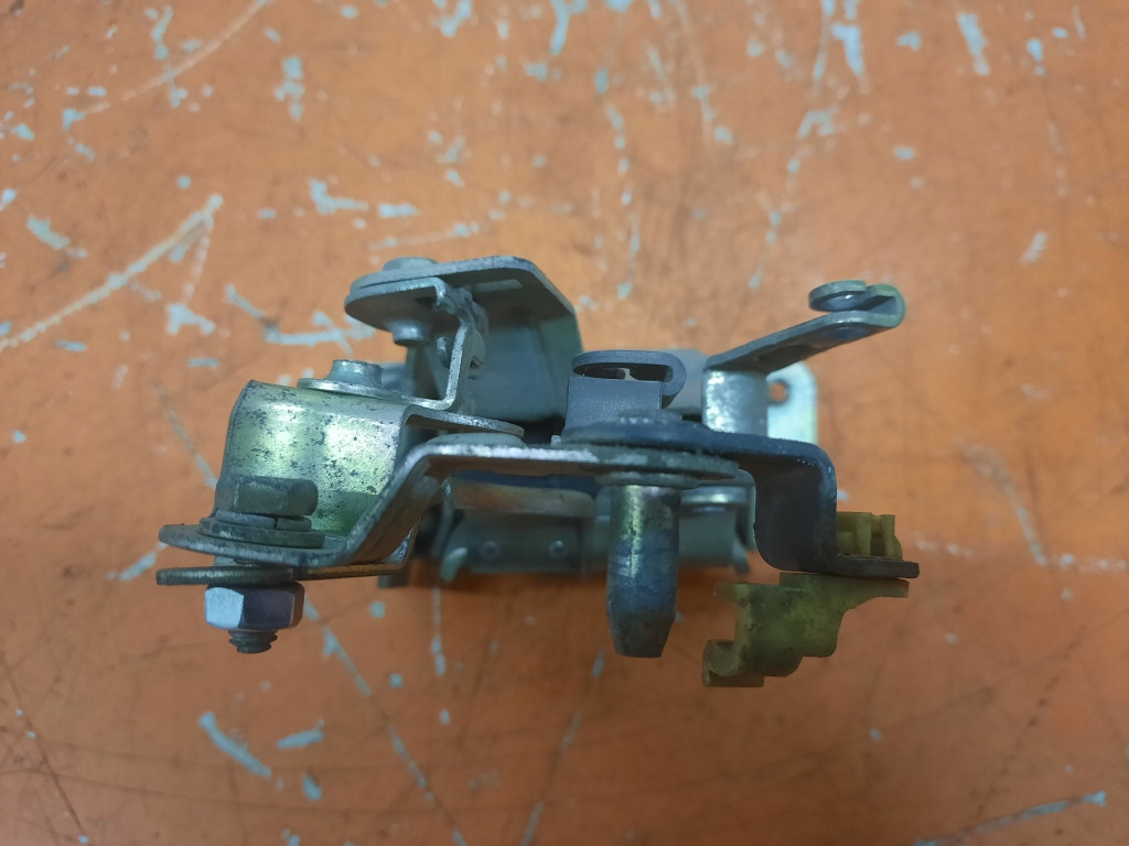 фото №6, Toyota previa ii 2.0 d-4d 01-04 замок дверь задняя задний левый нижний 1c0