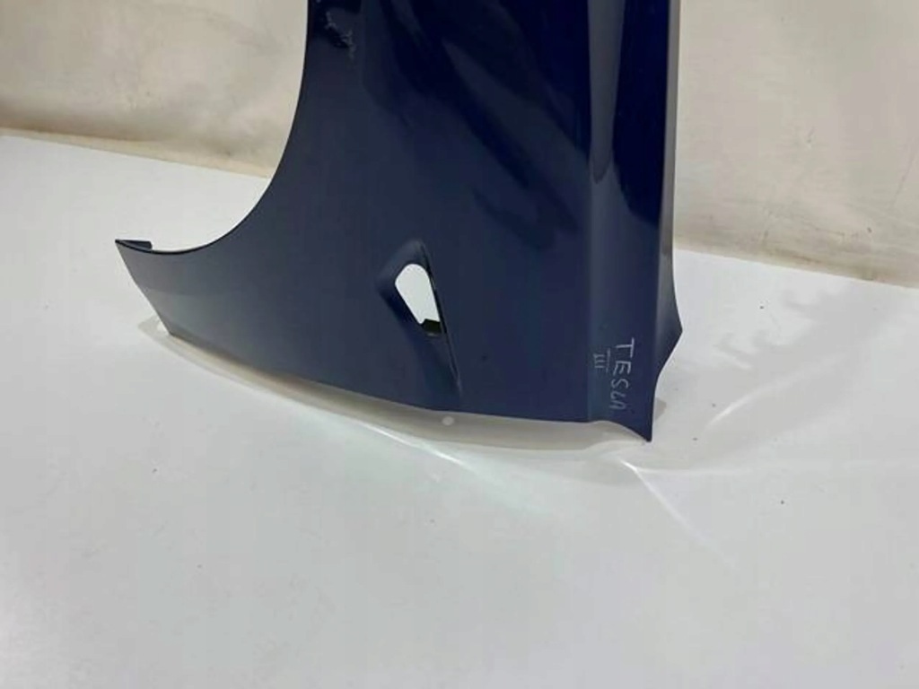 Tesla model 3 крило ліве перед передній Зі Шроту