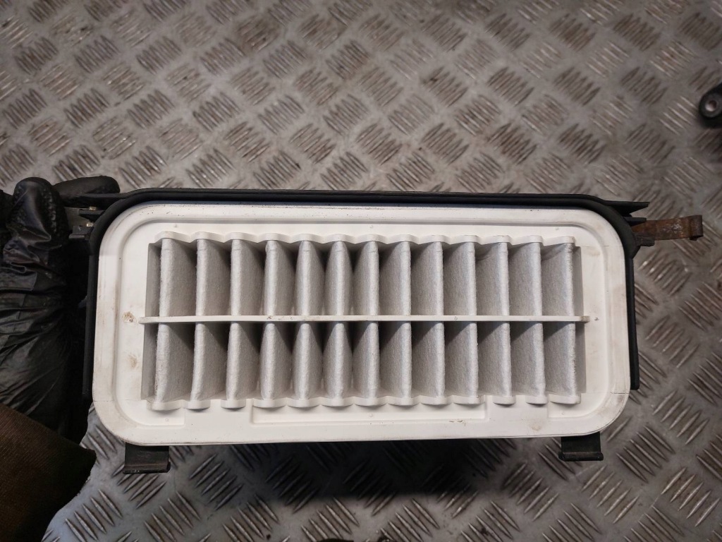 Купити Корпус фільтра повітря toyota yaris 1 1.0 16v 17700-0j010 17751-0j010