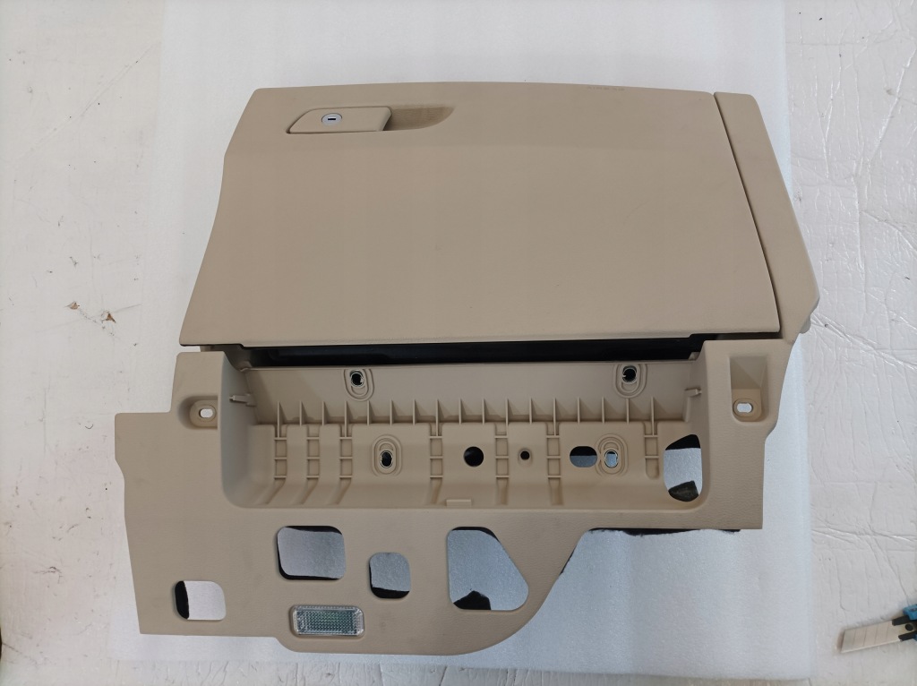 фото №1, Audi a4 b9 бардачок пассажира ac 8w1880302