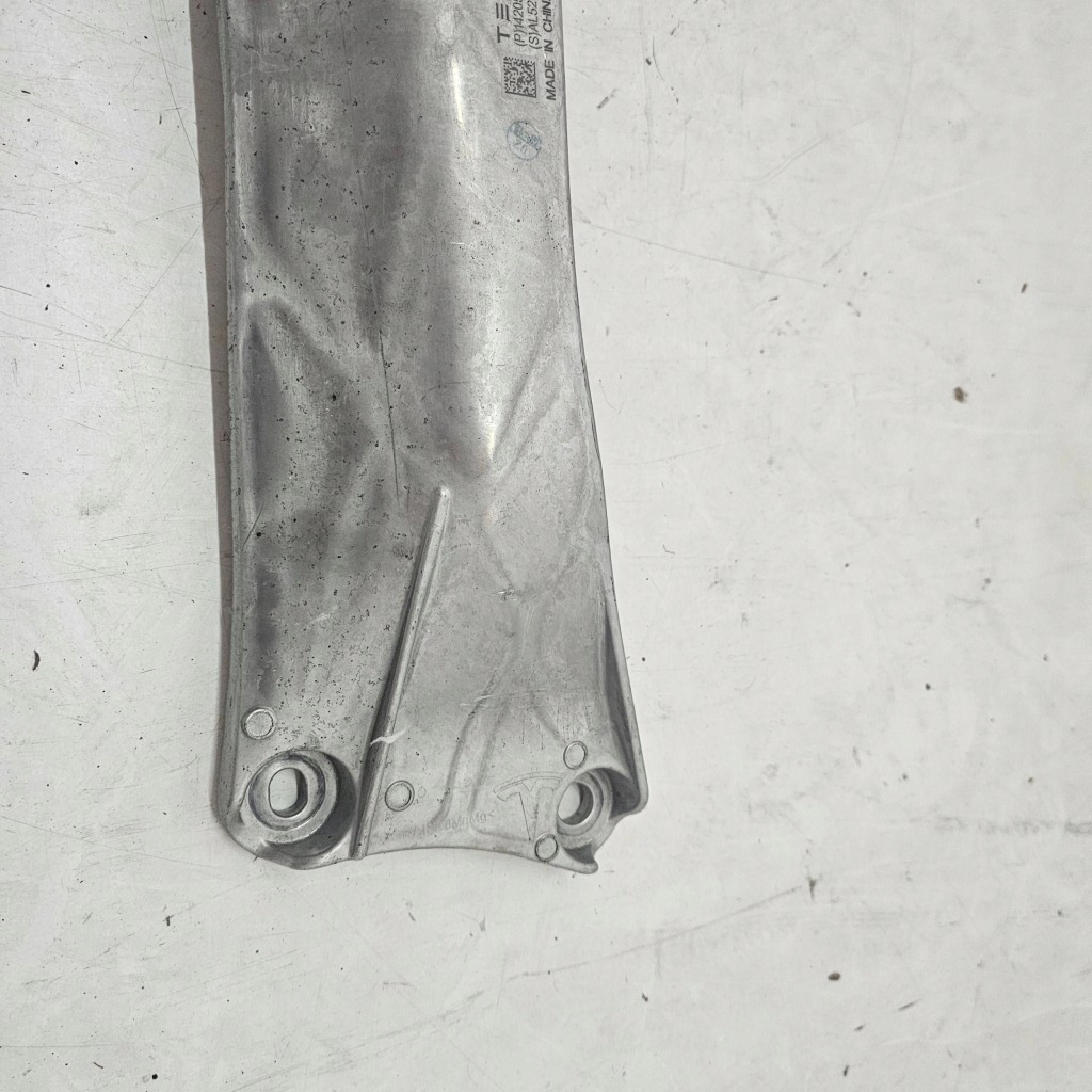 Кронштейн кронштейн верхний tesla model s plaid 2022r 1420568-00-a в Украине