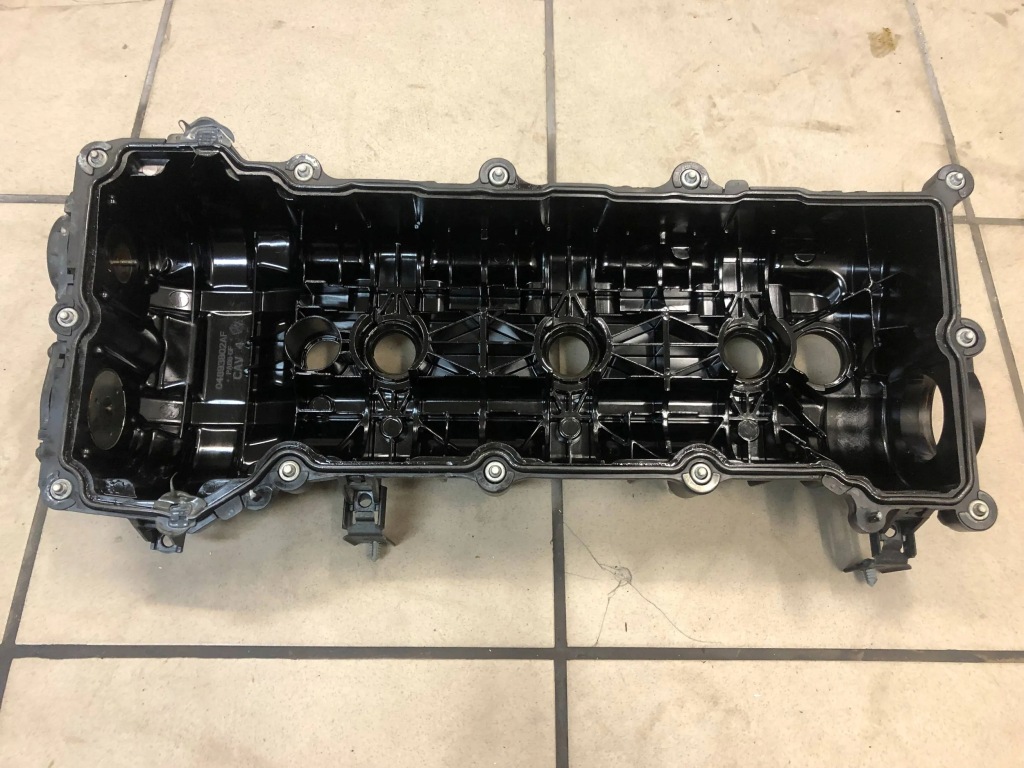 Купить Крышка клапанов chrysler pacifica 2019r 3.6 v6 04893802af