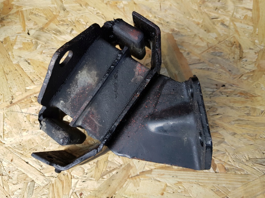 фото №6, Mitsubishi pajero ii 2.8td 4m40 кронштейн подушка двигателя правая левая комплект