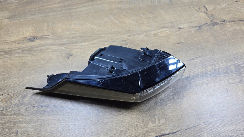 фото №8, Peugeot 308 iii 21- t10 лампа задняя задняя правая 9835299280