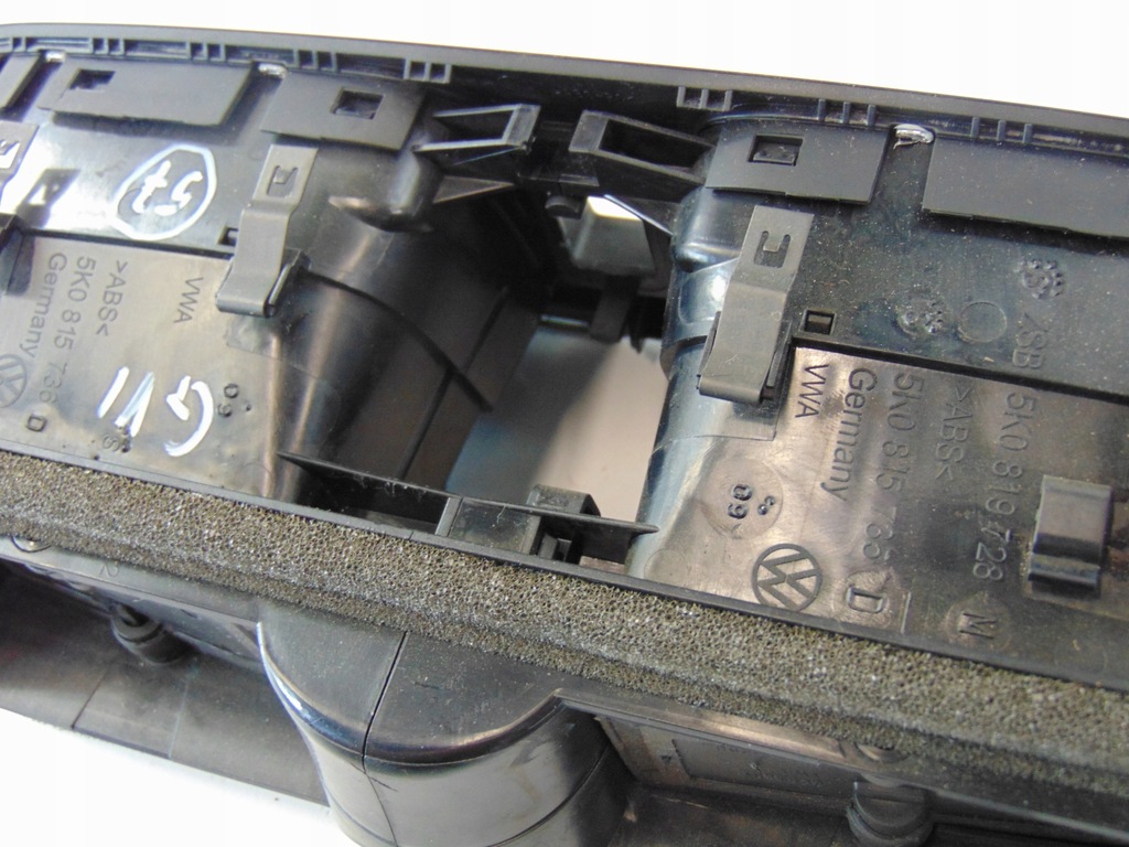 фото №8, Решётки обдув средний volkswagen оригинальный номер 5k0819728m