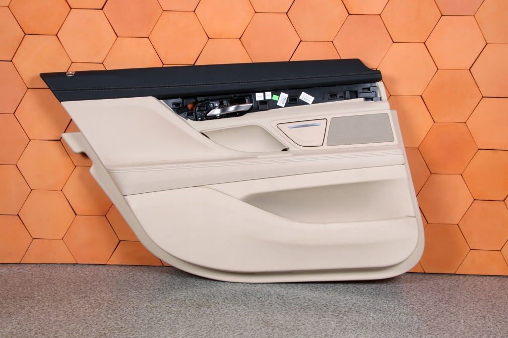 фото №1, Bmw g12 обшивка обивка дверь левый задняя задняя canberrabeige