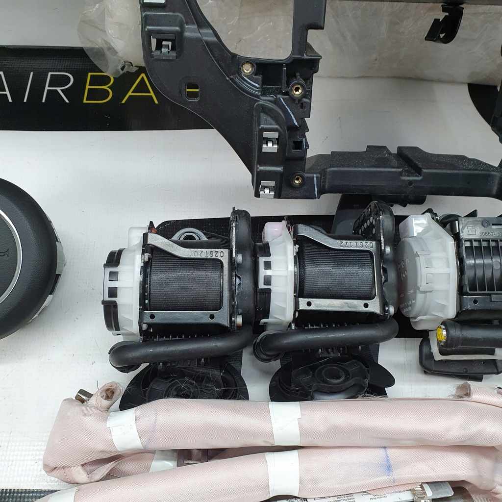 фото №8, Porsche macan приборная панель консоль приборная панель подушки безопасности подушка безопасности ремни stare возврат