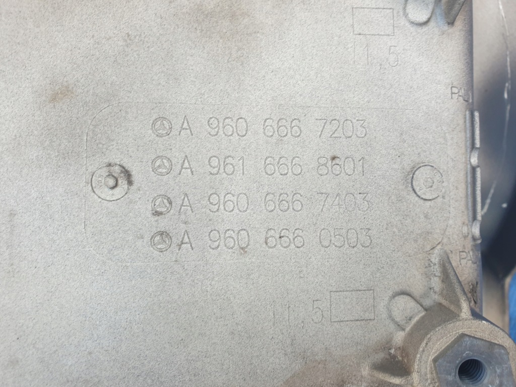 Mercedes actros mp4 ліва підніжка лівий підніжка крила підкрилок a9606667203 в Україні