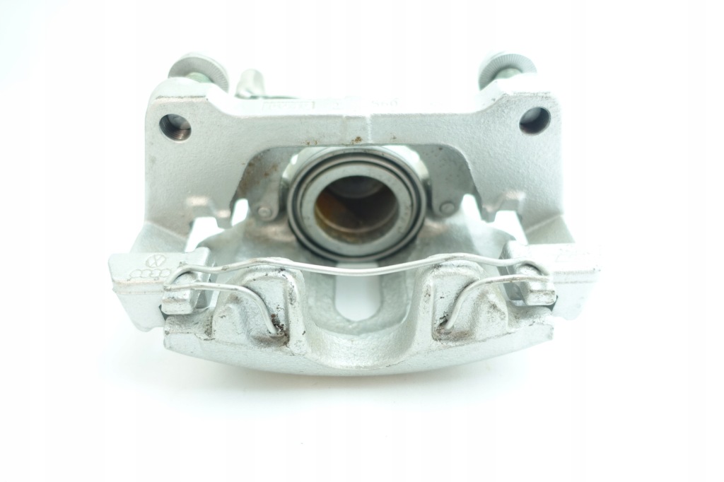 Супорт перед праві скоба vw passat b5 skoda superb 1 seat exeo 4b0615124 Київ