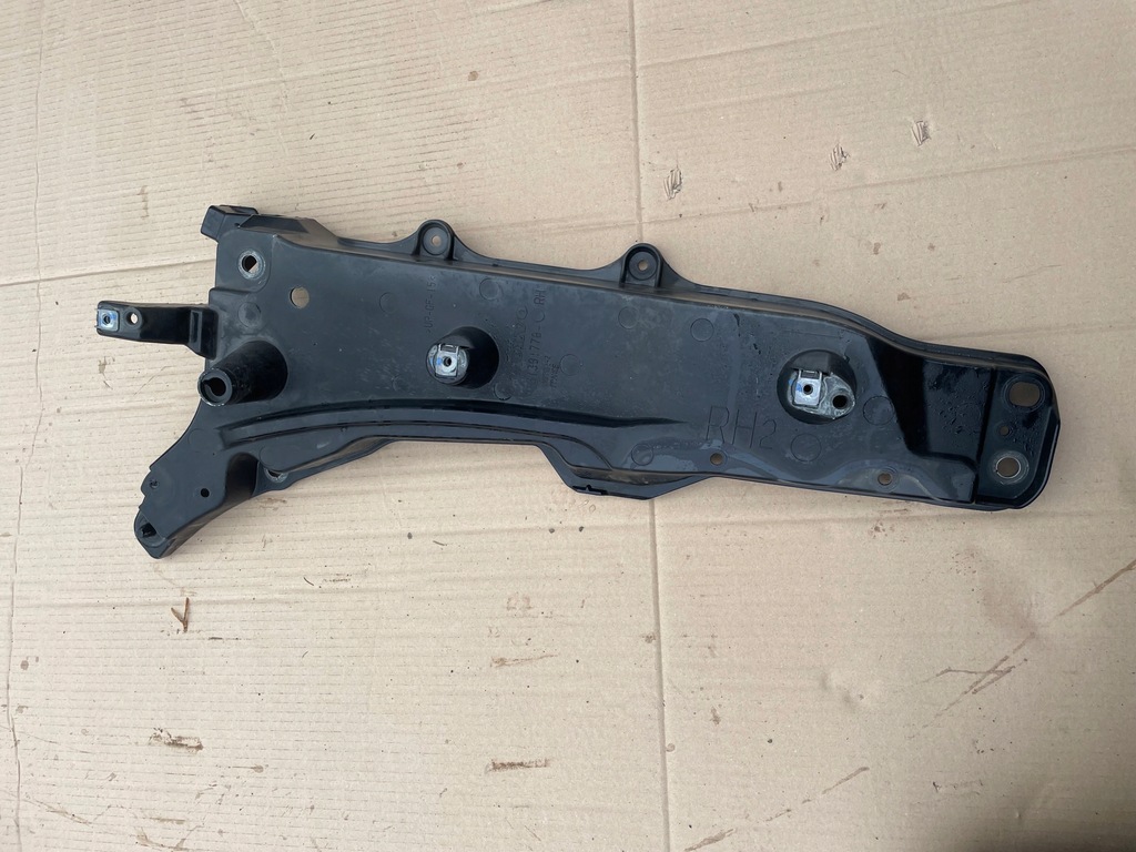 фото №11, Кронштейн крыла правое volvo xc90 16- 31391778