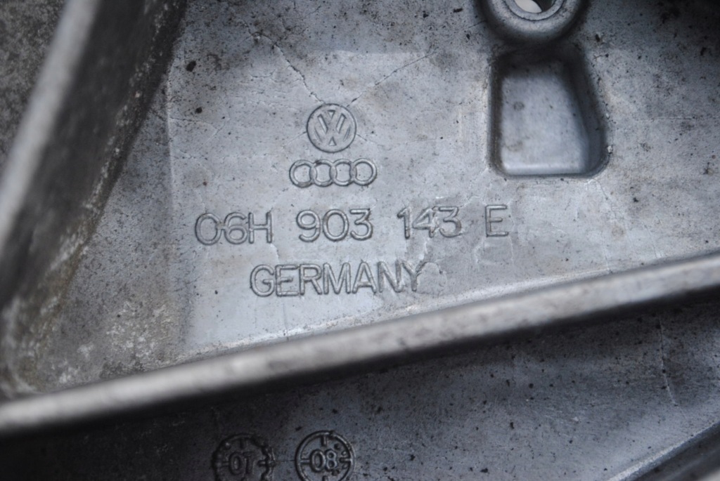 Кронштейн генератора основание фильтра масла 06h903143e audi a4 b8 1.8 tfsi с Разборки