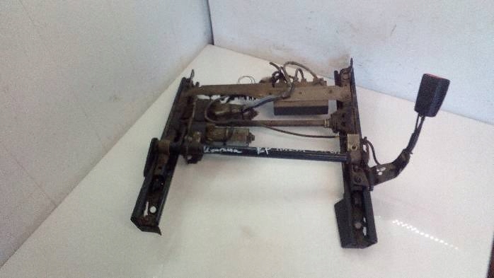 Направляющая сиденье левый перед mercedes clk компрессор Недорого