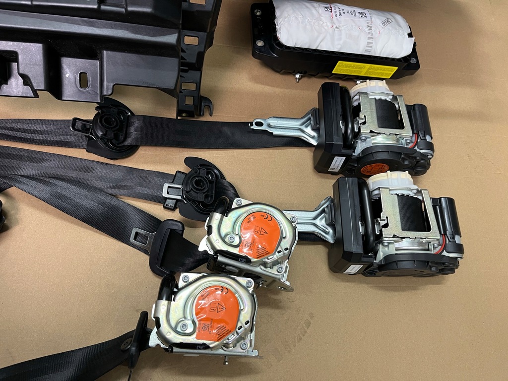 фото №9, Консоль audi e-tron шкіра audi etron панель приладів подушка безпеки ремені панель приладів audi q8 etron