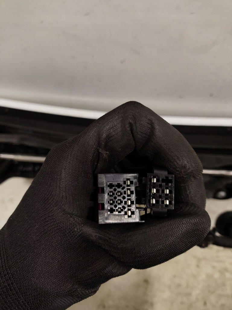 фото №9, Porsche taycan 9j1 2021 спойлеры