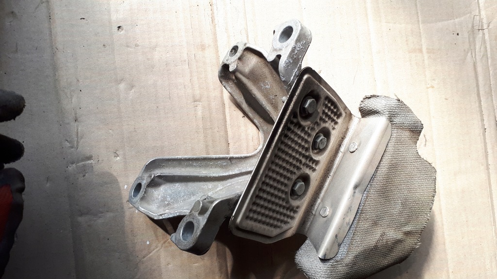 фото №7, S4 b8 lift кронштейн кронштейн двигателя 3.0 tfsi a6 c7 s5