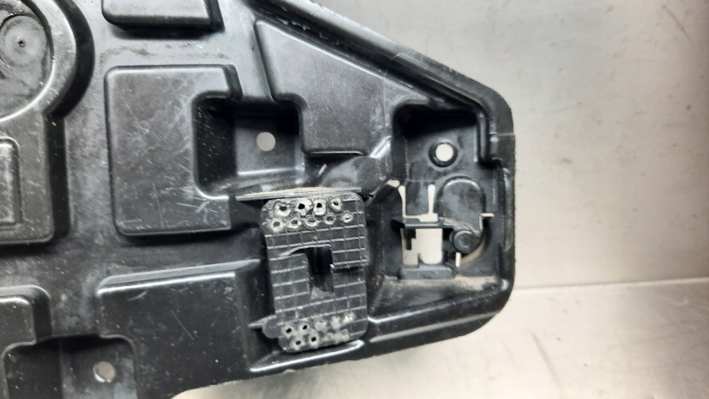 Направляющая бампера левый перед 31425001 volvo v40 ii 12- в Украине