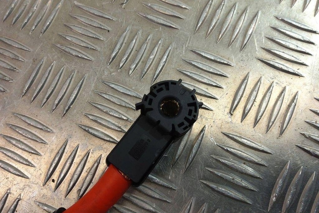 фото №7, Клемма плюсовая bmw 7 e65, e66, e67 6900571 3.6l бензиновый 270kw 2003