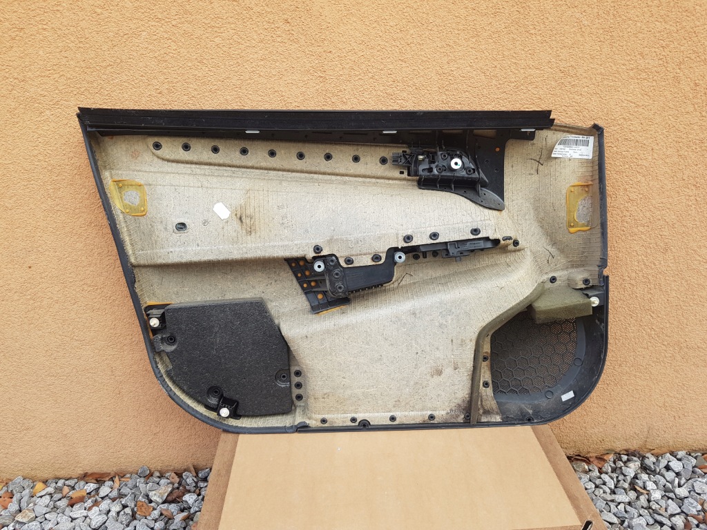 Обшивка двері правий перед opel astra h 5 двері чорний матеріал європа гарний в Україні