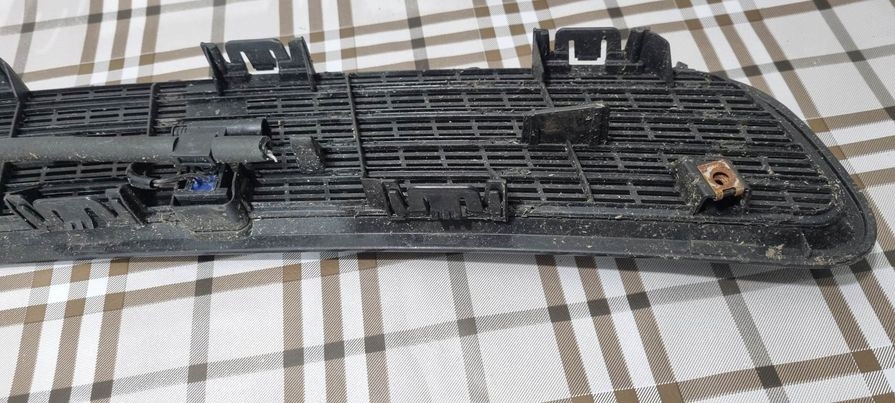 фото №4, Решітка впуск повітря na капот mercedes w211 cls