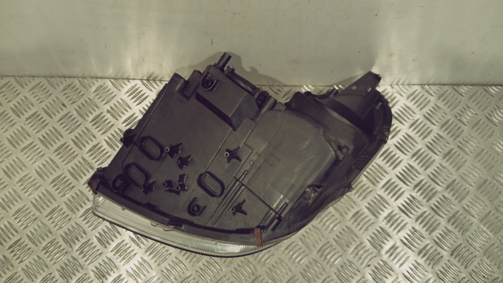 Mercedes slk ii w 171 04-11 a1718203261 оригінал hella лінза європа Ціна