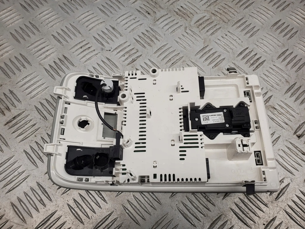 фото №7, Audi q3 8u 8x0947135ak освещение кабины