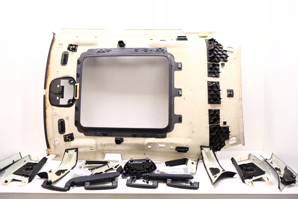 фото №11, Maserati levante стеля панорама