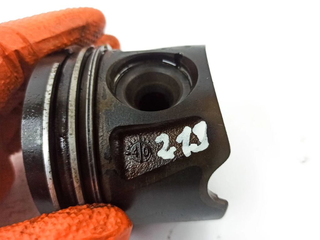 фото №11, Mercedes-benz cls c219 2005 поршни