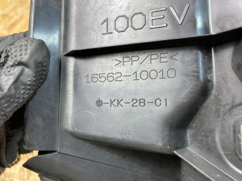 Купити Впуск повітропровід повітря lexus ux 300e 16562-10010 2018-