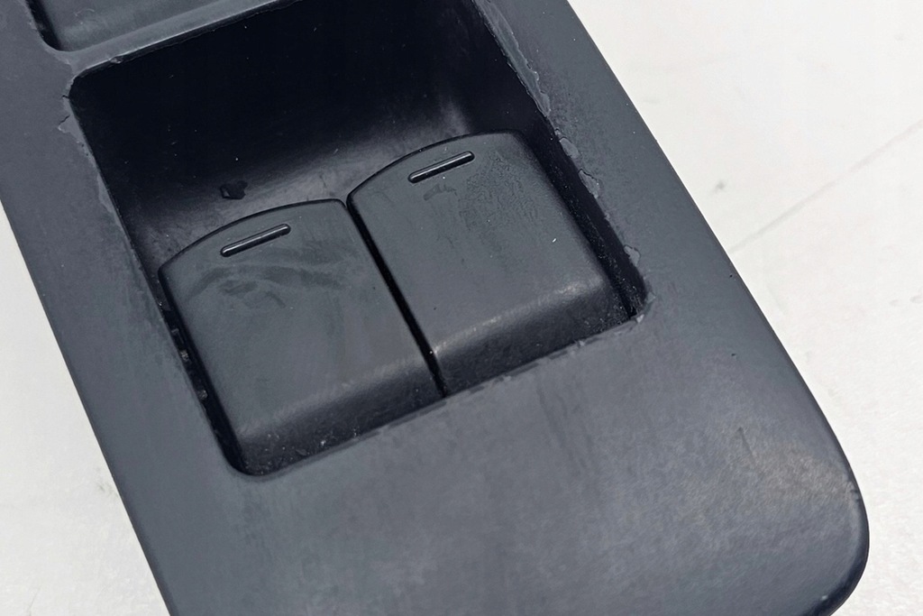 фото №9, Кнопка управление окон левых передних дверь nissan