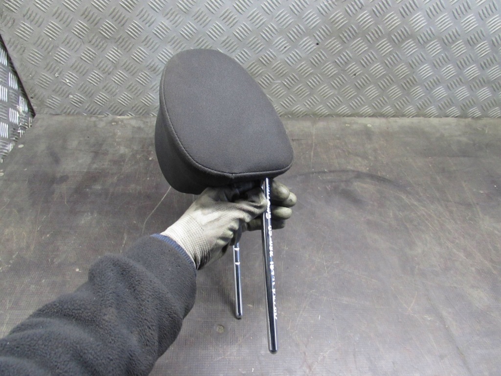 Підголівник передні  seat ibiza 3 04-08 r. в Україні