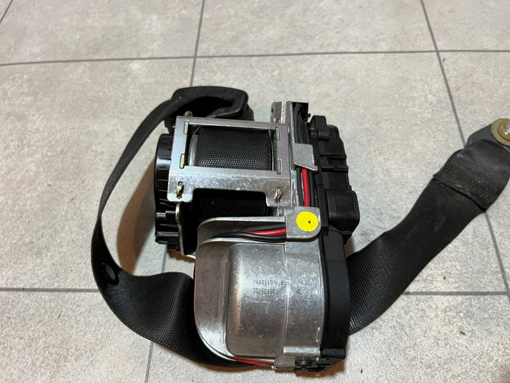 фото №13, Mercedes w221 pas натягувач перед чорний bdb