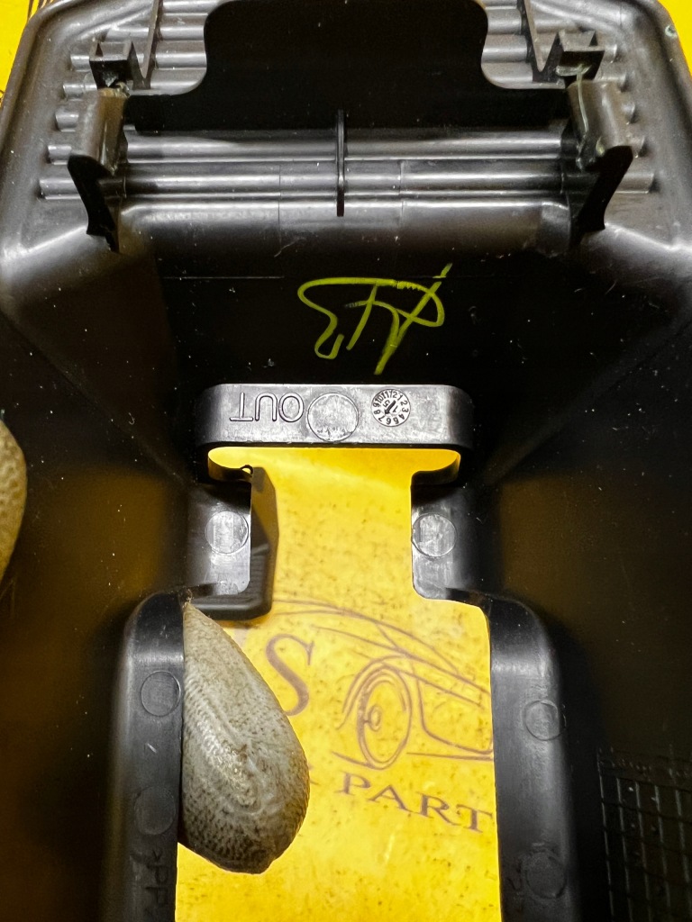 фото №6, Заглушка защита направляющая сиденье перед toyota hilux viii 8