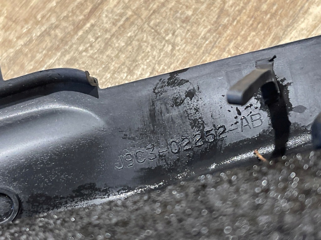 Jaguar e-pace 2020 прокладка капот j9c302252ab Оригінал