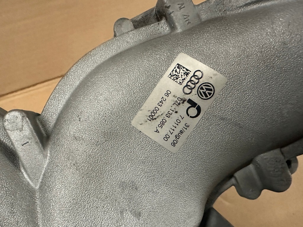 фото №8, Воздухозаборник коллектор повреждённый audi s8 d3 5.2 fsi v10 bsm 07l133085a