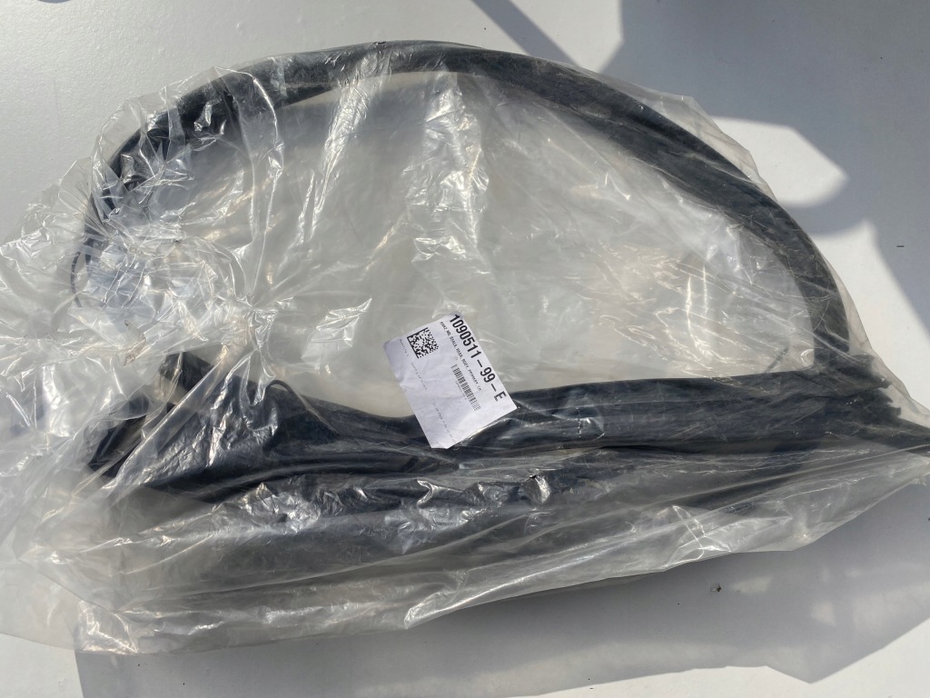 фото №1, 1090511-99-e tesla 3 прокладка двері задня ліва