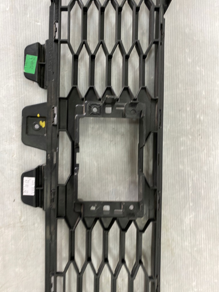 фото №8, Dacia sandero 23- решётка радиатора решётка бампера перед