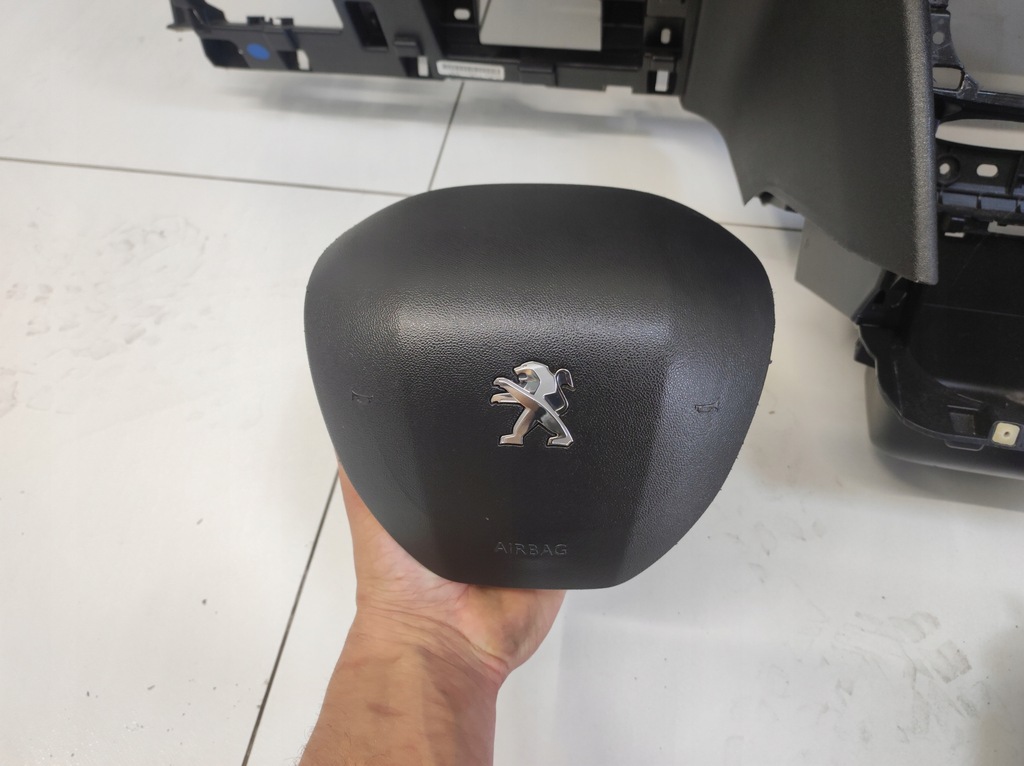 фото №15, Приборная панель консоль подушки безопасности ремни orginał peugeot 2008 i 1 lift