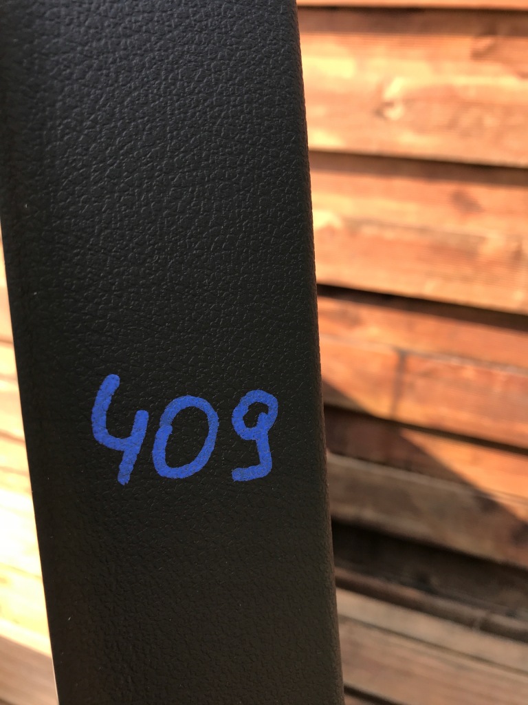 Обшивка дверь правый перед vw tiguan 5n0867012b Недорого