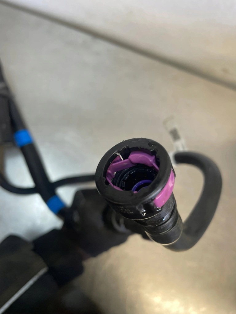 Заливная горловина крышка adblue пабтрубок  renault trafic iii iv 172b05169r Киев