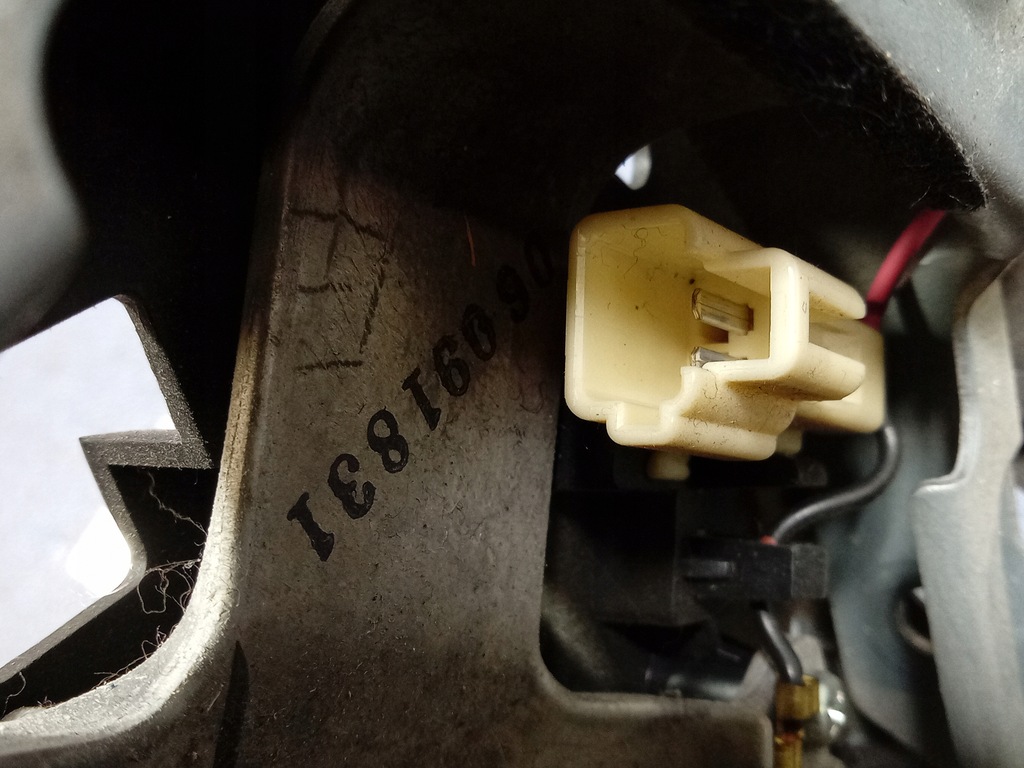 фото №4, Mazda 2 dy воздуховод трёхспицевая мультифункция